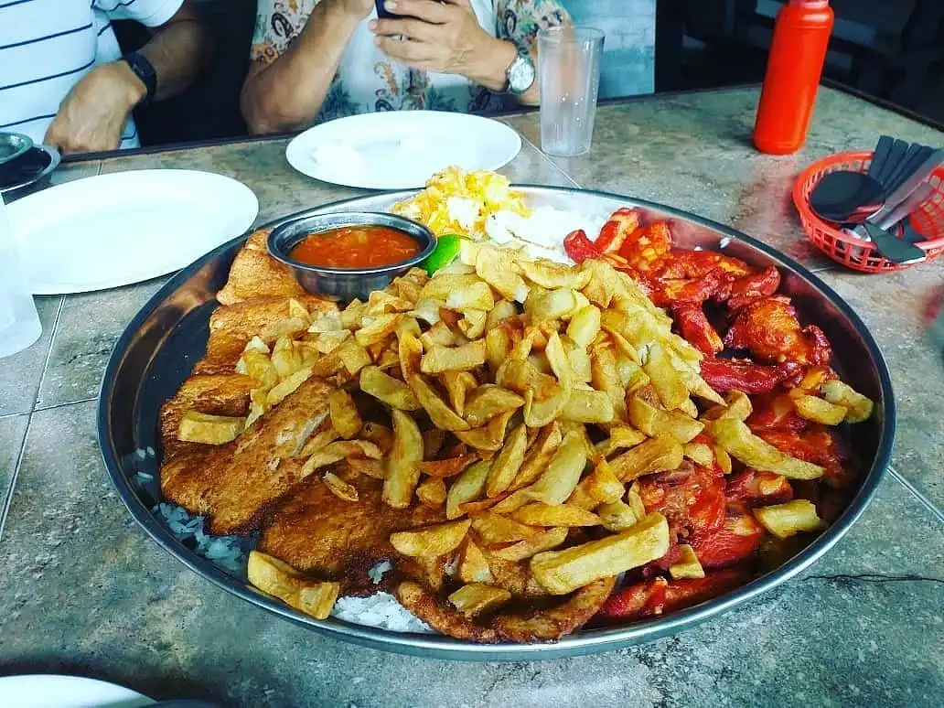 Qué hacer en Buga: Guía de Actividades, Fe y Cultura #1 11 restaurante don karlos