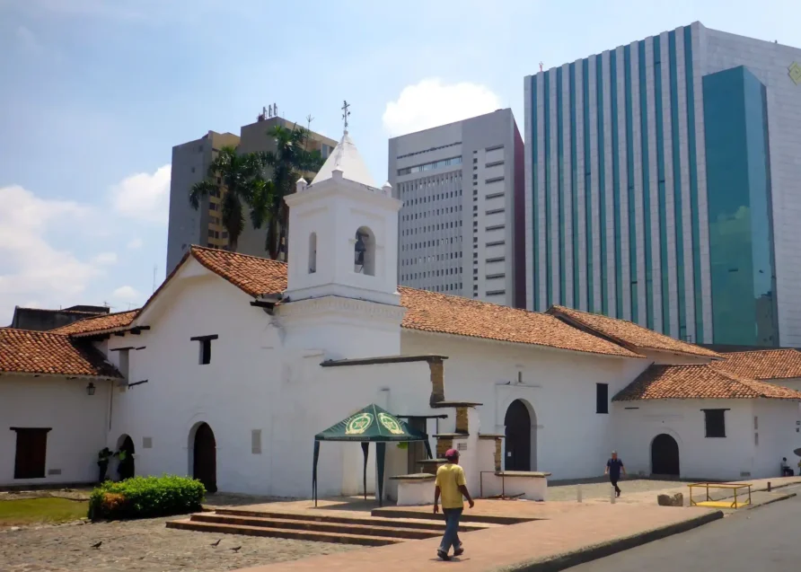 Catedral de San Pedro Apóstol: Un Ícono de la Historia de Buga
